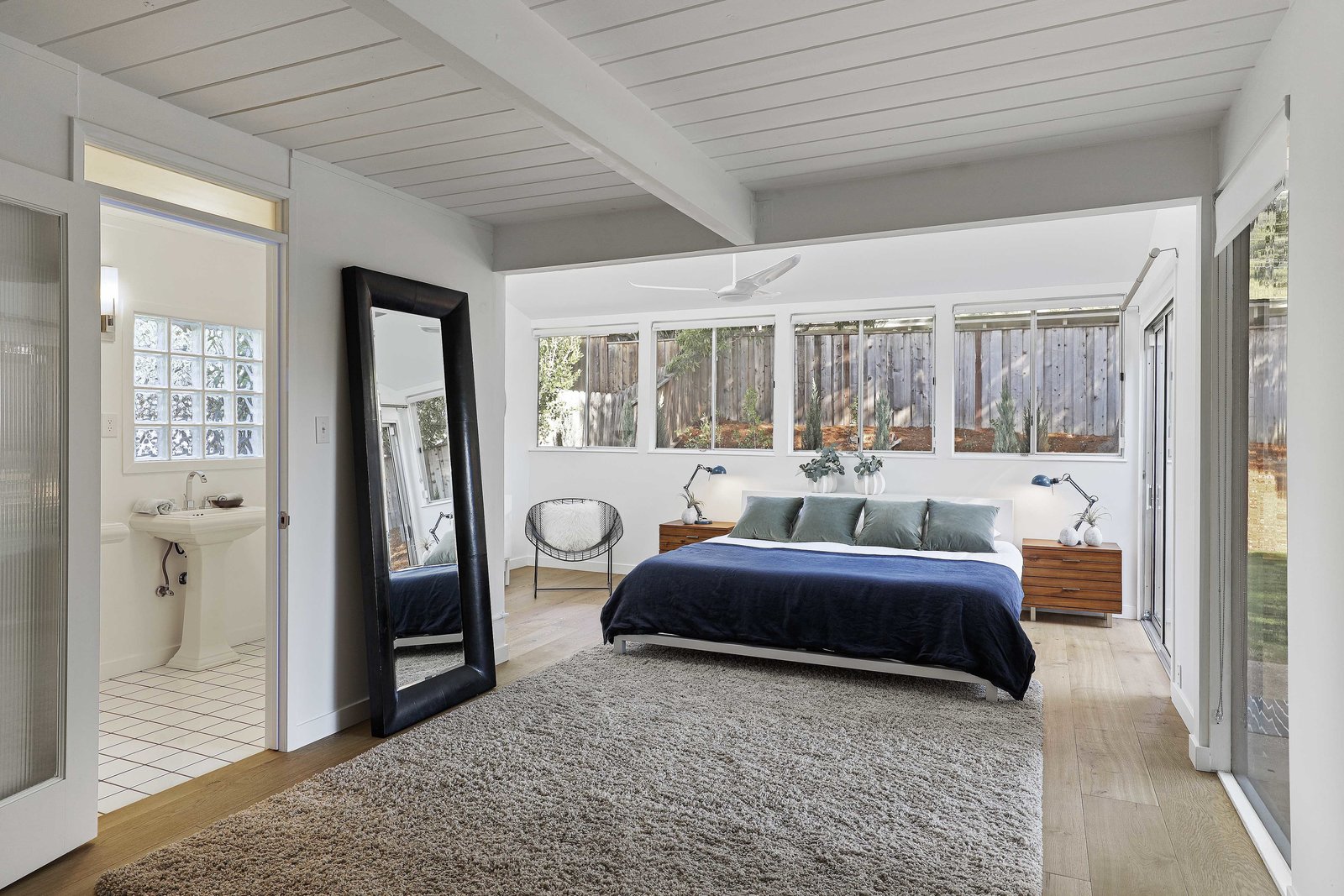 裝修案例現(xiàn)代前衛(wèi)風(fēng)格別墅裝修效果圖-臥室 裝修案例現(xiàn)代前衛(wèi)風(fēng)格別墅裝修效果圖-臥室