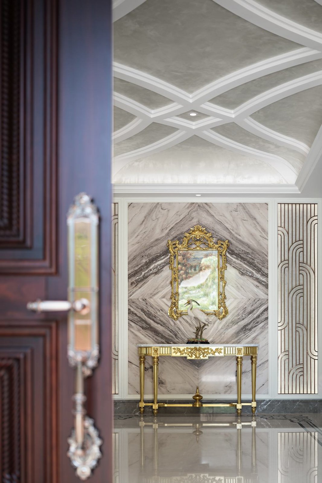 歐式奢華風格家裝設計室內(nèi)裝修效果圖-玄關 歐式奢華風格家裝設計室內(nèi)裝修效果圖-玄關