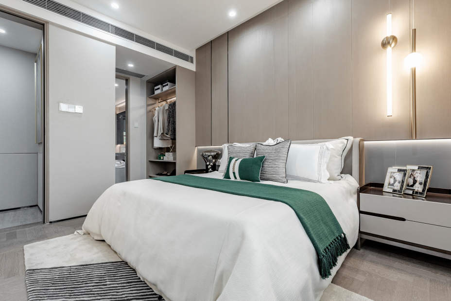 現(xiàn)代輕奢風格室內家裝案例效果圖-臥室 現(xiàn)代輕奢風格室內家裝案例效果圖-臥室